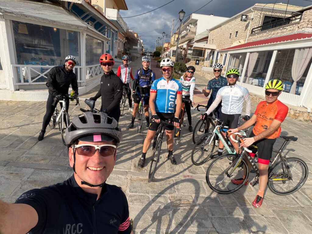 Ομαδικές Βόλτες με Ποδήλατα Δρόμου:Το Μυστικό της Χαράςκαι της Προπόνησης